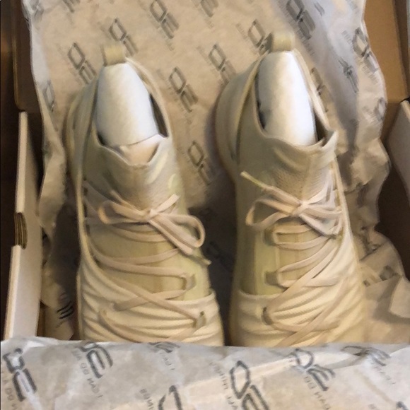 Brand new Stephen Curry 5s - Picture 4 of 4